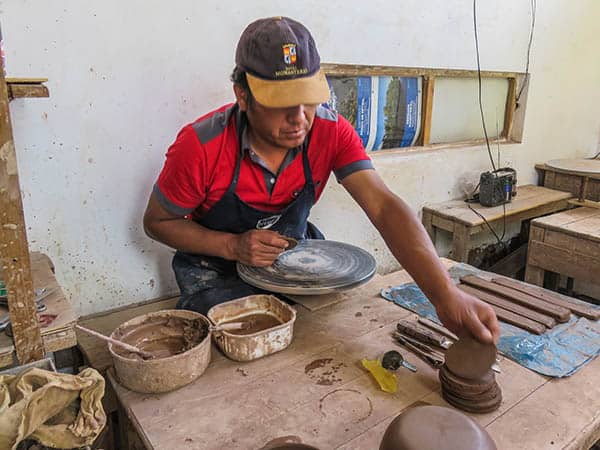 Local Peruvian potter demonstration