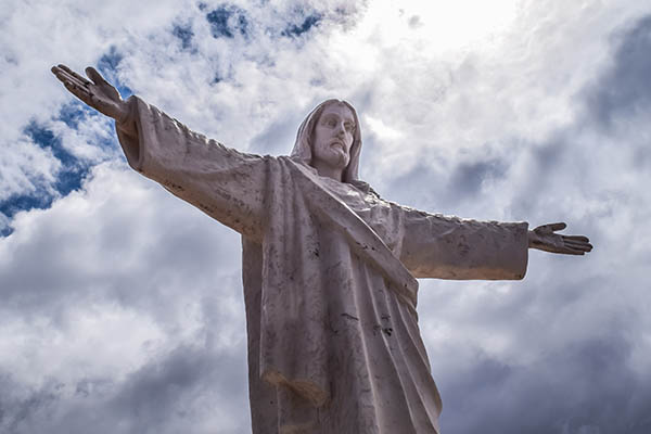 Christ statue tells Cusco how big the fish was that he caught