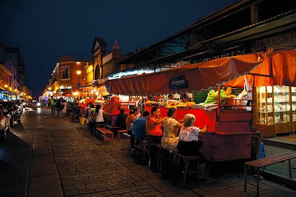 Mexican dinner can vary from a light and easy meal to a restaurant extravaganza