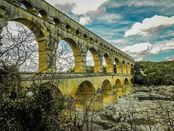 Road trips give you the freedom to explore at your own pace instead of being rushed by someone else's schedule. Perfect for somewhere like the Pont du Gard.