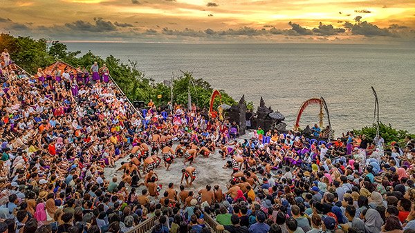 Kacek dance ceremony at Uluwatu Temple