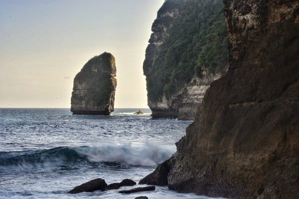 Just one of the many beautifil attractions of Nusa Penida is Tembeling Beach and Pools.