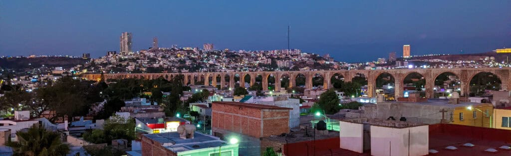 el arcos. the aqueduct running through the centre of queretaro